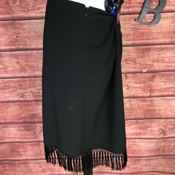 Elegant Black Fringe Hem - Picture 6 of 9